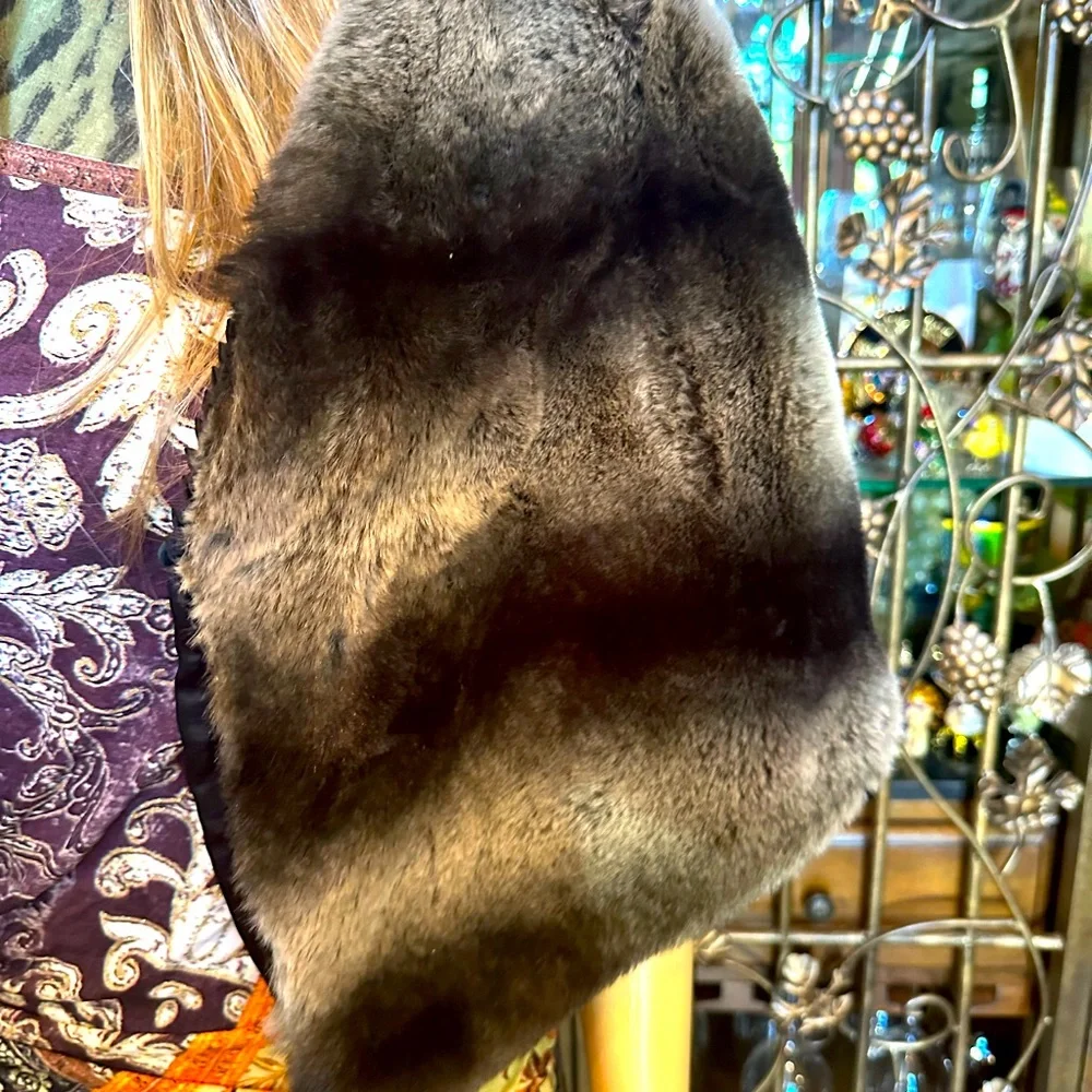 Beautiful Cache Faux Fur Stole Wrap - Picture 4 of 5